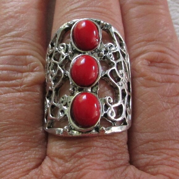 Large Silver 3 Red Stone Ring - Sz 9 - Picture 5 of 6